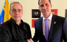 Juan José Rendón (izq), y Sergio Vergara presentaron sus cartas de renuncia a los cargos en el Gobierno “ante el presidente (encargado) Juan Guaidó”, informó la oficina de prensa de Guaidó.
