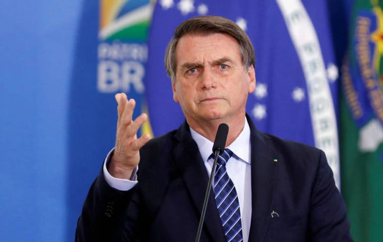 Según el sondeo, el 55,4% desaprueba la figura del derechista Bolsonaro, contra el 47% que respondía eso en la encuesta previa, de enero.