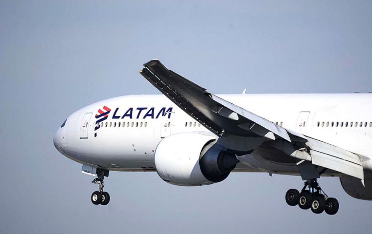 La suspensión de vuelos de LATAM se extendió a todo el mes de junio 
