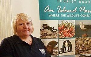 La Directora Ejecutiva de la Oficina de Turismo de las Islas Falkland, Steph Middleton dijo que intentaría explicar el actual proceso de la industria