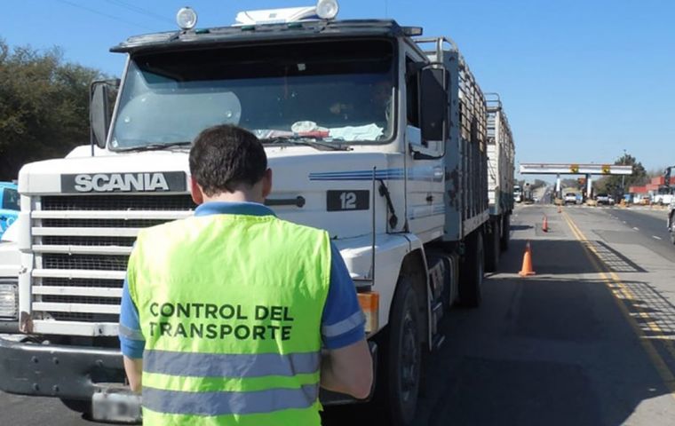 “Yo di la orden de que paremos el tránsito de los camiones brasileros y paraguayos”, sostuvo el gobernador Morales