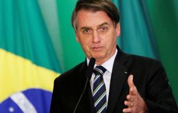”Las Fuerzas Armadas de Brasil no cumplen órdenes absurdas, como por ejemplo la toma del poder, y tampoco los intentos de toma del poder por otro poder de la República, violando las leyes