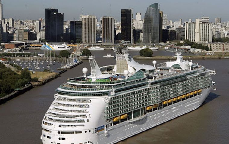 Las terminales de Buenos Aires, Puerto Madryn y Ushuaia, recibieron a casi 500.000 turistas de cruceros en 2019 y, antes de la aparición de la pandemia de coronavirus
