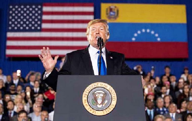 “A través de su perseverancia y coraje, Venezuela conseguirá una verdadera independencia. Mi gobierno siempre estará en contra del socialismo”, dijo Trump