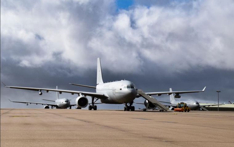 En los vuelos al sur desde Brize Norton a Falklands, todos los martes, el puente aéreo dispondrá de hasta 62 asientos para civiles que paguen por sus pasajes  (Foto BFSAI)