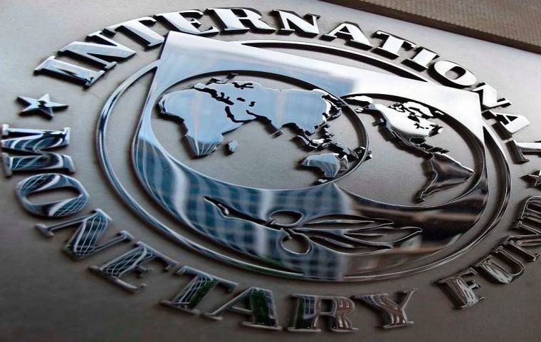 Argentina busca renegociar un acuerdo vencido con el FMI, organismo que le prestó al país US$ 44.000 millones entre junio de 2018 y julio del año pasado
