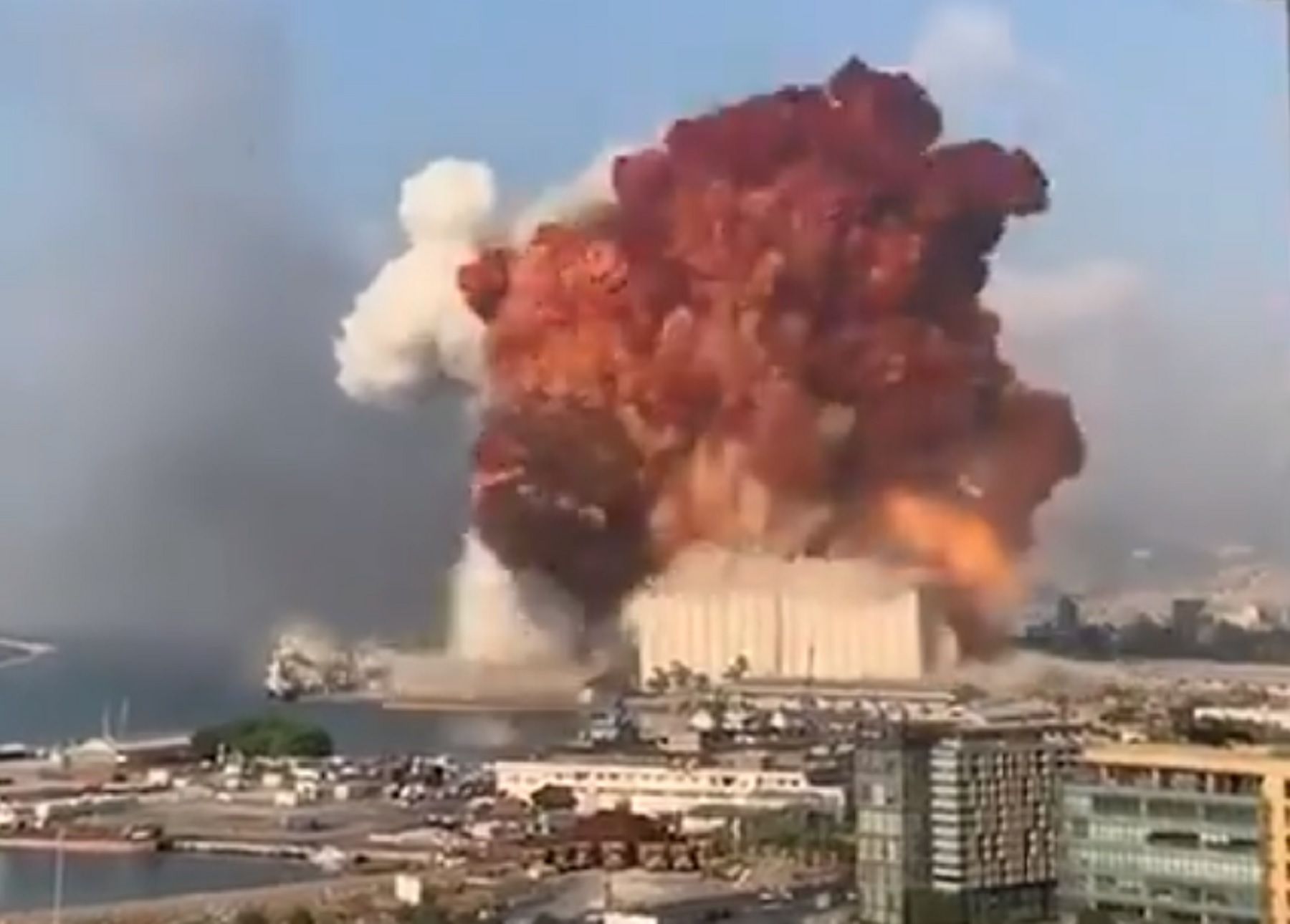 Explosión en puerto de Beirut dejan cientos de muertos y miles de heridos —  MercoPress