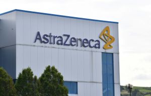 Fernández explicó que el acuerdo de AstraZeneca con la Fundación Slim, “permite acceder a precios más razonables”, y estimó que costará entre 3 y 4 dólares la dosis