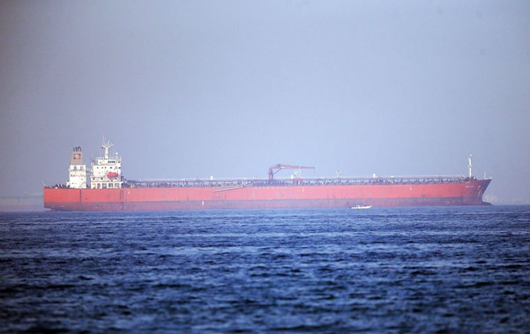 El Departamento de Justicia de EE.UU. dijo que había confiscado 1,1 millones de barriles de combustible de una flotilla de cuatro buques, con destino Venezuela