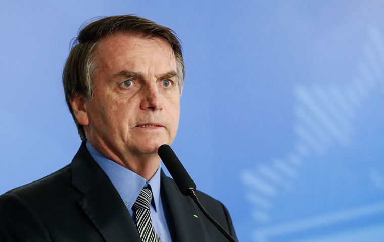 “En marzo de este año dije que teníamos dos problemas graves por delante, el virus y el desempleo, y que ambos tenían que ser tratados simultáneamente y con la misma responsabilidad”, dijo Bolsonaro