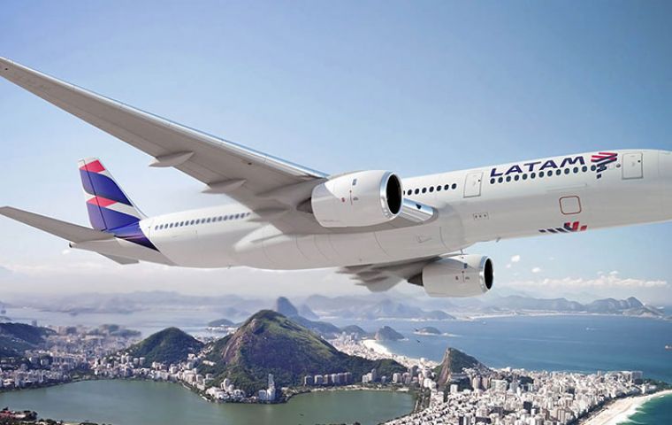LATAM, en pleno proceso de reorganización en EEUU, también informó que retomará tres rutas internacionales con origen en Santiago y Sao Paulo