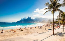 Imágenes de las célebres playas de Copacabana e Ipanema llenas provocaron un gran debate sobre cómo los brasileños están respetando las medidas de Covid 19