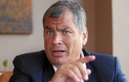 “Negar aceptación de candidatura telemática y con firma electrónica, como intenta hacerlo el CNE, es GRAVÍSIMO”, dijo Correa a través de su cuenta en Twitter.
