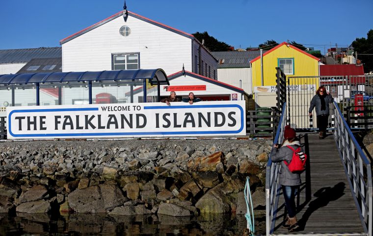 El Instituto de Investigación Ambiental del Atlántico Sur (SAERI), con sede en las Falklands, y el Instituto de Investigación de Santa Elena (SHRI) han colaborado con el Gobierno de las Islas Falkland