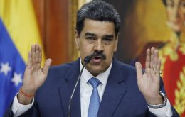 Maduro por su parte invocó al héroe de la independencia de India, Mahatma Gandhi, para explicar el perdón a sus opositores
