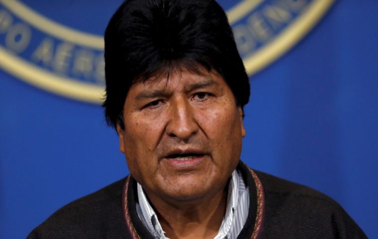 La querella refiere a 40 personas que perdieron la vida por la falta de oxígeno medicinal por los cortes de ruta auspiciados por la COB y Evo Morales
