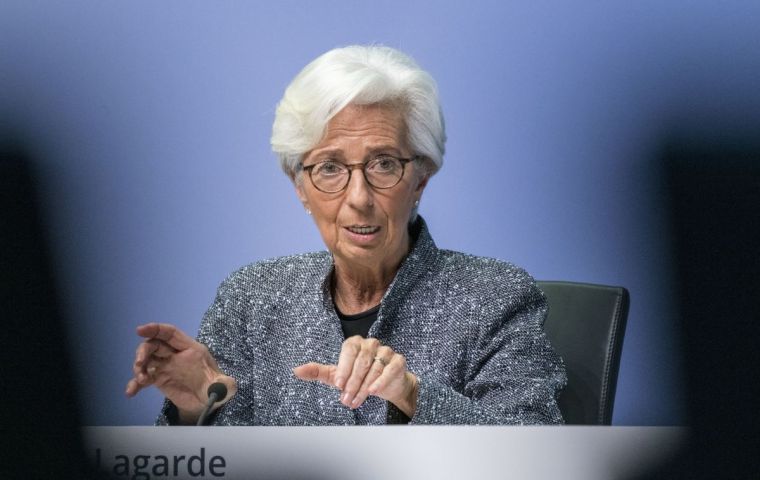 Para Christine Lagarde, la recuperación económica está perdiendo impulso y la fortaleza del euro daña las expectativas de inflación