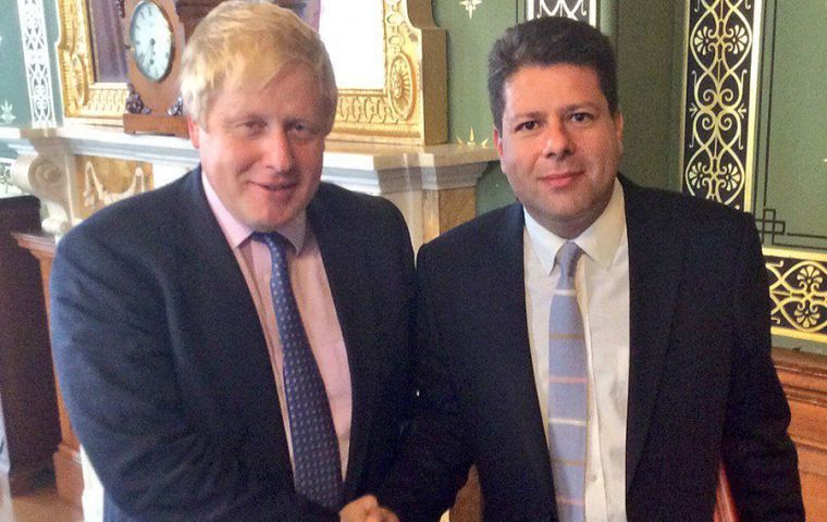 El primer ministro británico Boris Johnson conversó con el Ministro Principal de Gibraltar, Fabián Picardo  