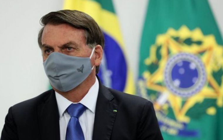 La encuesta de Ibope, en línea con otros sondeos, muestran que la popularidad de Bolsonaro está aumentando por el apoyo brindado a trabajadores de bajos ingresos 