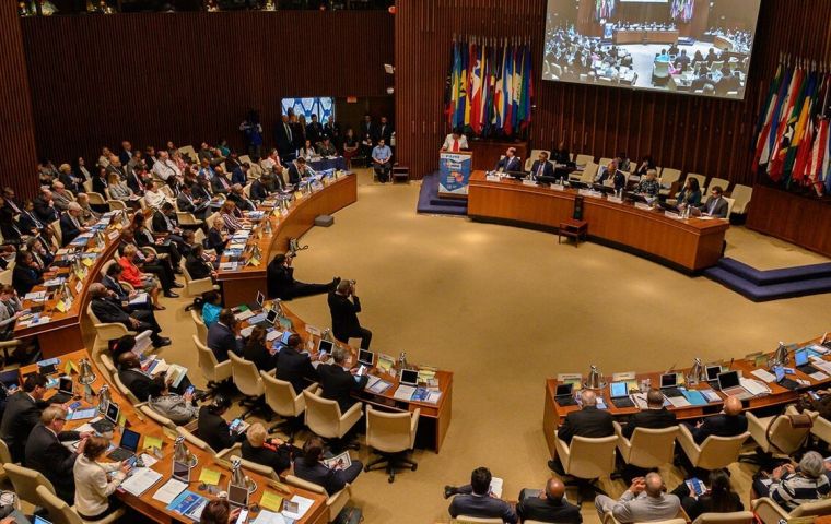 El Consejo Directivo de la OPS aprobó la resolución sobre Venezuela sin objeciones del plenario, tras revelar que adeuda casi US$ 8 millones por cuentas de hace 4 años