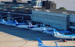 El reinicio de los vuelos de cabotaje se esperaba en primer lugar, para el 1º de septiembre, la fecha a partir de la que estaba permitida la venta de pasajes