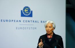 La forma en que las autoridades de Europa abordarán los contagios de coronavirus en los próximos meses incidirá en la cifra final del PIB del cuarto trimestre, añadió Lagarde.