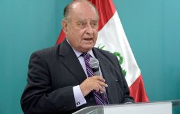  “Hemos aceptado el reto de asumir la Presidencia del Consejo de Ministros. Hago un llamado a la unidad nacional” anunció Flores Araóz en Twitter