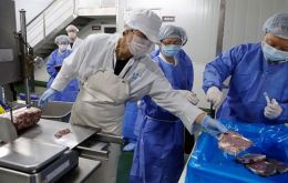 Las autoridades chinas encontraron coronavirus en el empaque de carne brasileña en Wuhan y en carne argentina en las provincias de Shandong y Jiangsu..