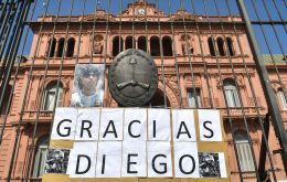El presidente Alberto Fernández confirmó que el velatorio se hará en la sede del gobierno, luego de mostrarse conmovido por la muerte del ídolo