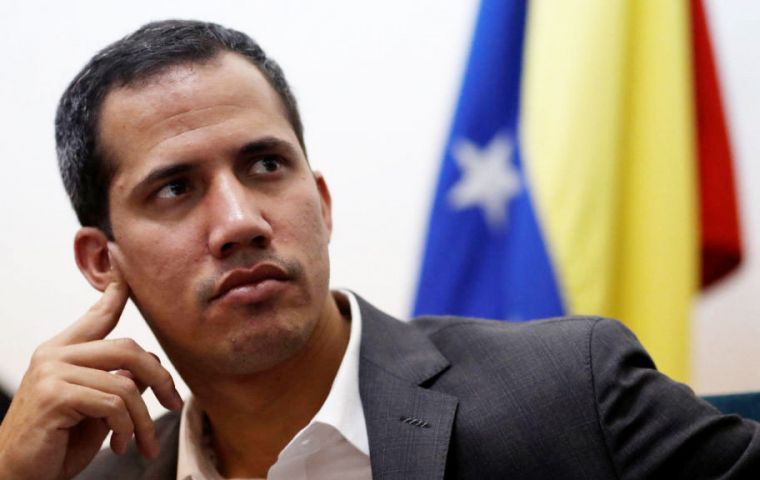 El opositor Guaidó es reconocido por cincuenta países, incluidos EE.UU. y la mayor parte de la Unión Europea (UE), como el líder legítimo de Venezuela