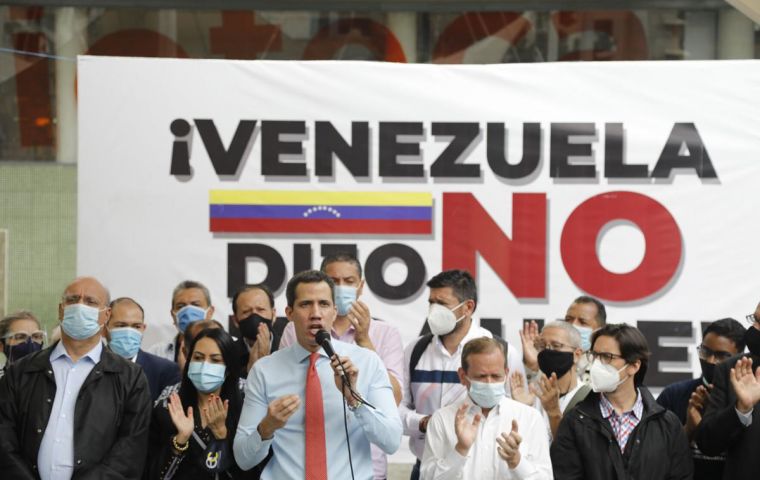 La entidad de la que es miembro el partido de Guaidó calificó la jornada electoral como “inaceptable afrenta a la democracia”
