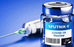 El lunes el Centro Gamaleva que desarrolla la vacuna Sputnik V, aseguró que se logró alcanzar una efectividad contra el coronavirus del 91,4%, porcentaje que llega al 100% en los casos severos