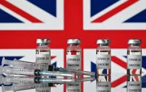 “Los ministros del RU han escrito a los líderes de los Territorios, confirmando que el gobierno británico les suministrará una proporción compartida de las vacunas que reciba el Reino Unido...”