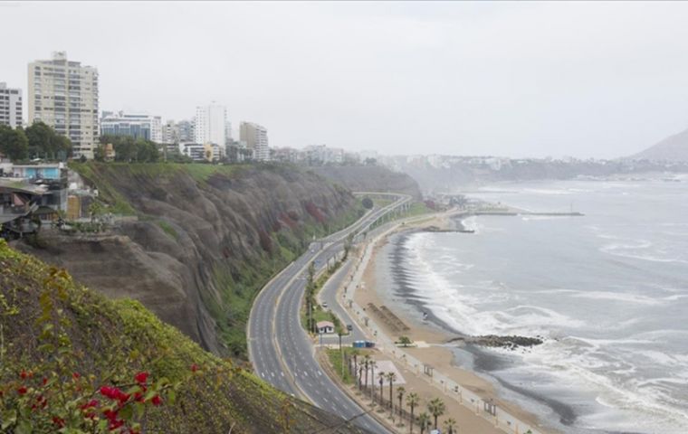 “Las playas estarán cerradas para evitar la aglomeración de personas y traslados innecesarios”, anunció la ministra de Salud, Pilar Mazzetti