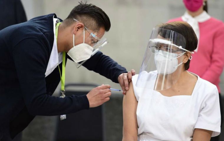 Una enfermera del Hospital Rubén Lereño, en Ciudad de México, fue la primera persona en recibir la vacuna contra el Covid-19 en el país