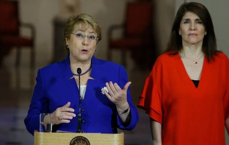 En la carta titulada “Nunca más sin nosotras”, Bachelet describió a Paula Narváez como “la continuadora natural” de su legado.