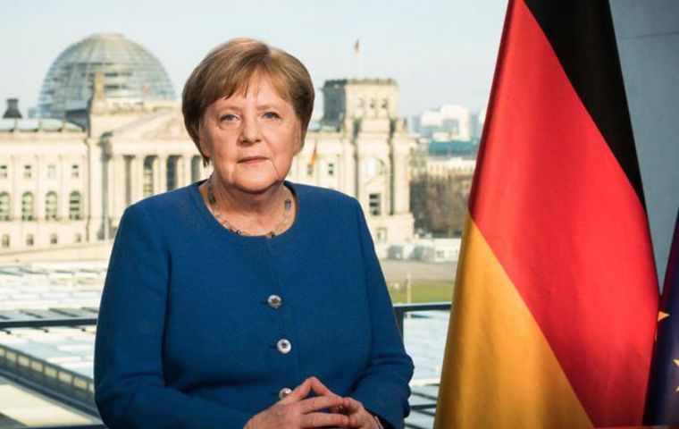 “Creemos que estas medidas están justificadas, aunque sean duras”, dijo Merkel, quien agregó que se revisarían las nuevas medidas el 25 de enero.