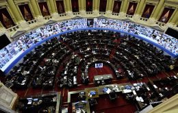 Argentina aprobó un impuesto único sobre el patrimonio y la legislatura de Bolivia, pasó un impuesto anual sobre grandes fortunas a finales de año