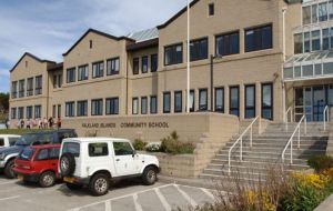 La Escuela Comunitaria de las Islas Falkland, un complejo moderno y uno de los sustentos para formar nuevas generaciones de Isleños    