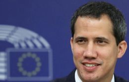 Los 27 estados de la UE habían dicho el 6 de enero que ya no podían reconocer legalmente a Guaidó, ya que perdió su puesto como jefe del parlamento (Foto Reuters)