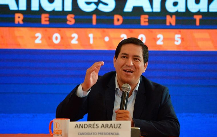 ”Lo que sí ha quedado absolutamente claro es que no queremos el modelo del continuismo del señor (Lenín) Moreno, de las políticas neoliberales,” dijo Arauz