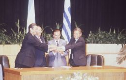 Los presidentes Collor, Andrés Rodríguez, Menem y Lacalle cuando firmaron el tratado