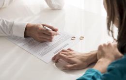Entre julio y diciembre del año pasado, los notarios de todo el país recibieron 43.859 pedidos de disolución matrimonial, lo que representa un alza del 15%