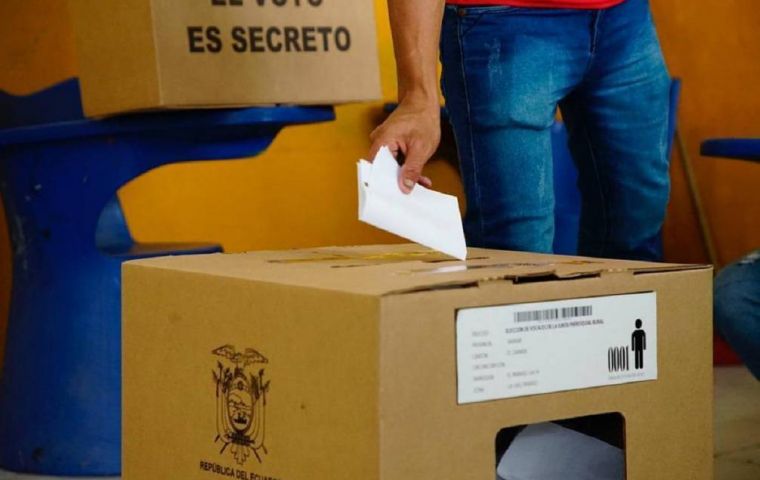 Según página oficial del CNE, las 39.985 actas de la elección han sido escrutadas y computadas, confirmando ganador al candidato correísta Andrés Arauz