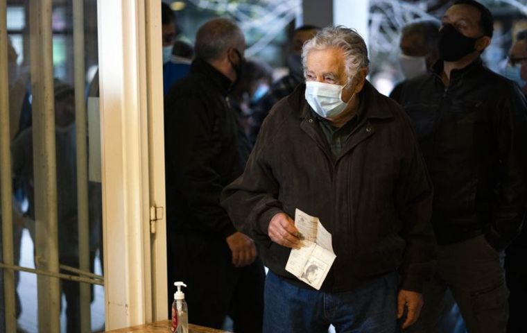 El ex presidente Pepe Mujica (2010-2015) dijo que Uruguay tuvo “la oportunidad de empezar a vacunar hace tres meses y la dejamos pasar porque estábamos confiados o por razones ideológicas”