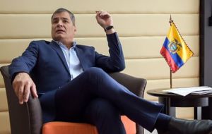 Desde Bélgica el ex presidente Correa interpretó el mensaje de Fernández como un respaldo a sus acusaciones que Moreno arrastra una imagen de “traidor” 