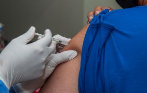 Hasta el domingo casi 312.000 personas ya habían recibido la primera inyección de las dos necesarias para lograr la inmunidad.