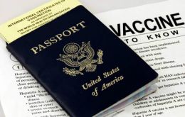Las autoridades confían que los pasaportes de vacunas motiven a los estadounidenses escépticos a vacunarse