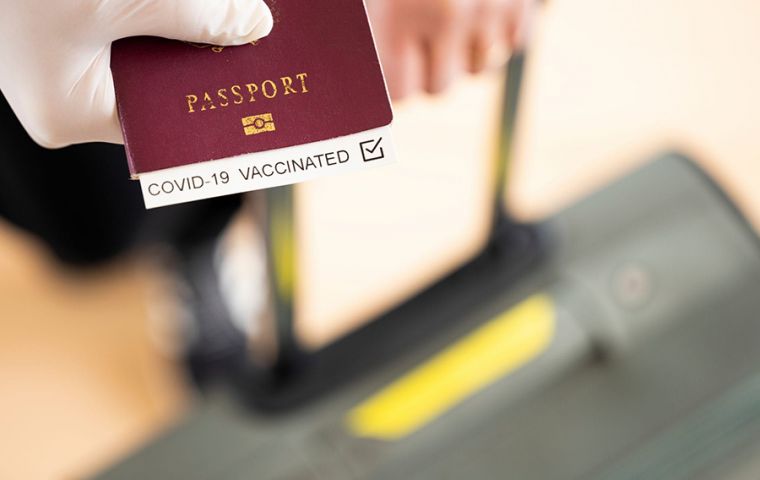 Sólo el 26% de los encuestados cambiaría sus planes si se les exigiera evidencia de vacunación contra el covid-19 en el país de destino.