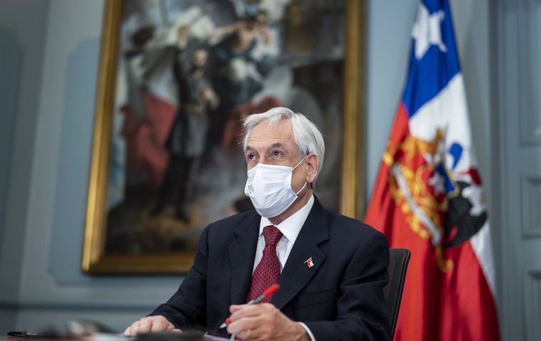 Piñera acogió con beneplácito la nueva ley para combatir la inmigración ilegal y apoyar la inmigración legal.